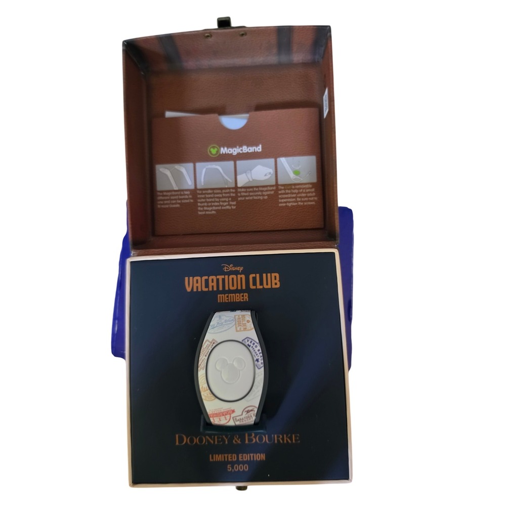 New Disney Dooney & Bourke LE DVC vacation club magic band 2.0 original box